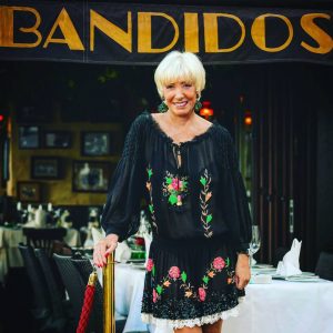 Son mas de 32 años de historia en Puerto Banús los que protagoniza el restaurante Los Bandidos.